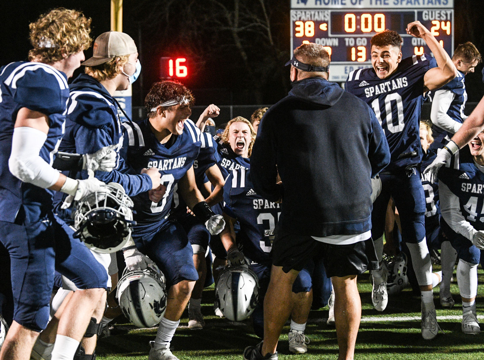110620-qc-spt-icw-pv-football-032
